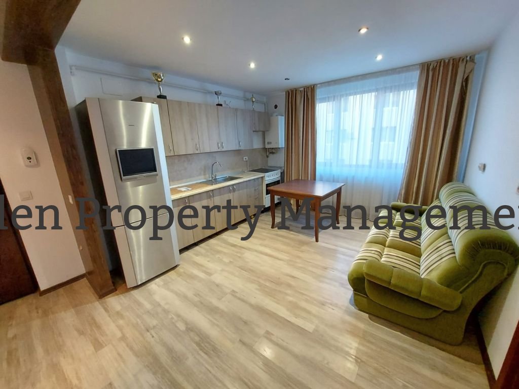 Apartament 3 camere Strada Sesul De Sus H